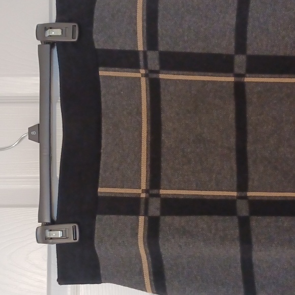 Nina Leonard, sz L, black, tan & gray plaid, pull on pencil skirt. Super soft. - Picture 3 of 8
